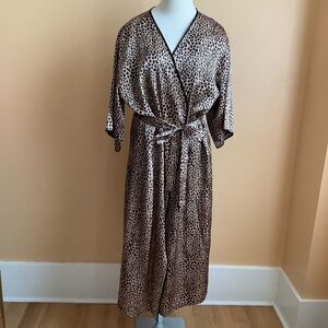 NATORI Private Luxuries Satin Leopard Long Robe & Matching Slip Size 1X